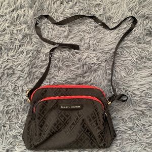 NWOT Tommy Hilfiger crossbody
